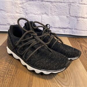 Sorel Kinetic Impact Women’s Sneakers Black/Gray Knit Unique Sole Design Size 9